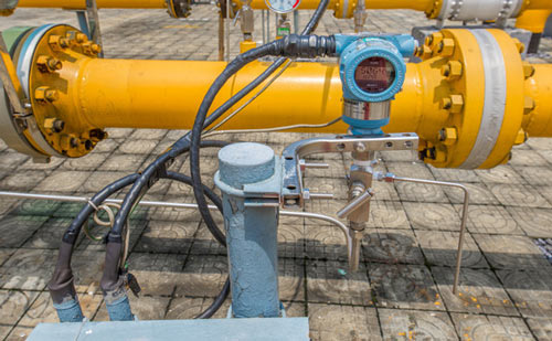 Petroleum pipeline pressure transducer online calibration