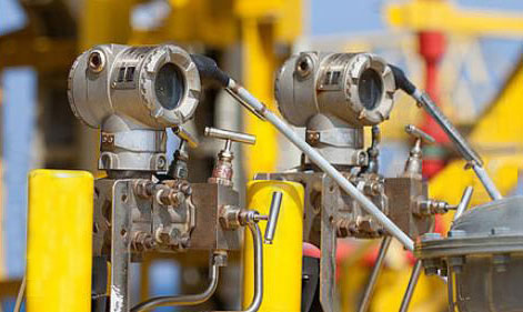 Three valves manifold for differential pressure sensor installation